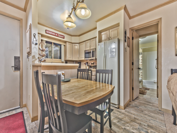 Ski in Ski out Park City condo sleeps 6